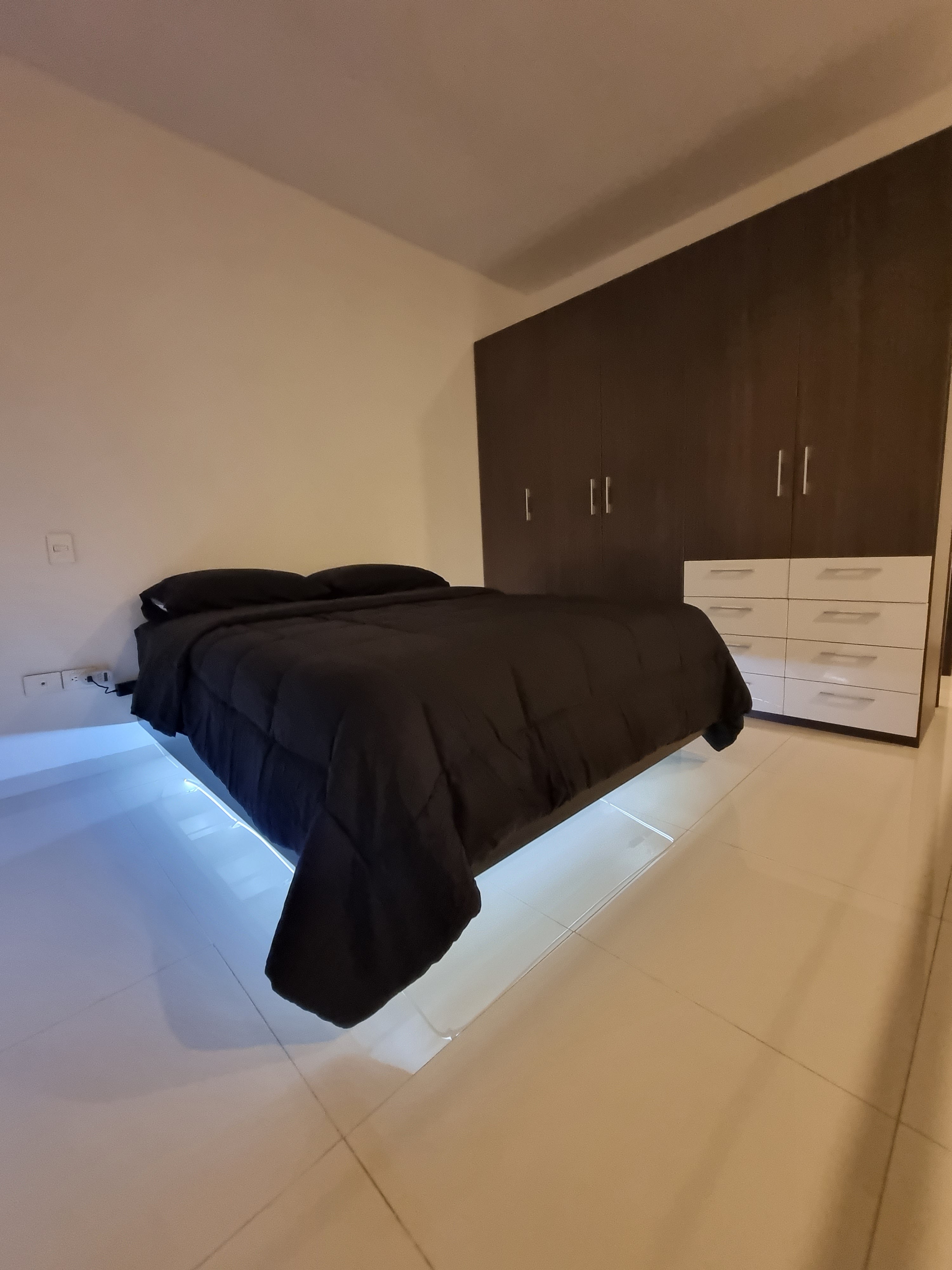 Base de Cama Queen Size con iluminación LED